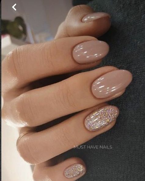 Bridesmaids Nails, Kutek Disney, Matte Nail, Oval Nails, Neutral Nails, Nail Art Ideas, Glitter Nail Art, Chic Nails, Short Acrylic Nails