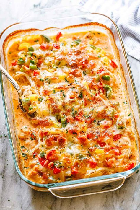 Creamy Baked Fajita Chicken Casserole - #chicken #casserole #recipe #eatwell101 - This creamy chicken fajita casserole is nourishing and packs a punch of flavor. We just know y’all are going to love it! - #recipe by #eatwell101 Spinach Puffs, Fajita Casserole, Panini Recipes Chicken, Alfredo Bake, Braised Chicken Breast, Fajita Chicken, Chicken Fajita Casserole, Casserole Chicken, Recipes With Chicken