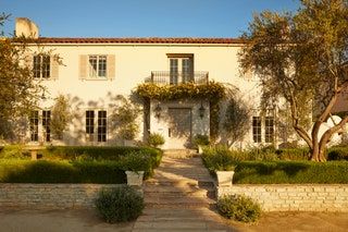 Step Inside One Family’s Historic Los Angeles Dream Home | Architectural Digest Hancock Park Los Angeles, Marc Phillips Rugs, Disc Interiors, Mediterranean Revival, Spanish Villa, Los Angeles Neighborhoods, Inspiring Interiors, Mediterranean Homes, Los Angeles Homes