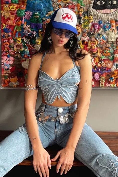 Mode Coachella, Jeans Crop Top, Butterfly Jeans, Aesthetic Outfits Y2k, Festival Outfit Inspiration, Sweat Women, Look Festival, Summer Festival Outfit, Y2k Butterfly