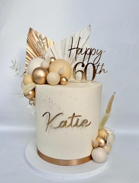 9 Inch Cake Decorating, 50th Birthday Cake Toppers For Women, Small 60th Birthday Party Ideas, Silver And Gold Birthday Cake, Cake 60 Birthday Woman, 60th Bday Cake For Mom, Gold Cake Aesthetic, 60th Birthday Cake Ideas For Women, 50th Bday Cakes For Men