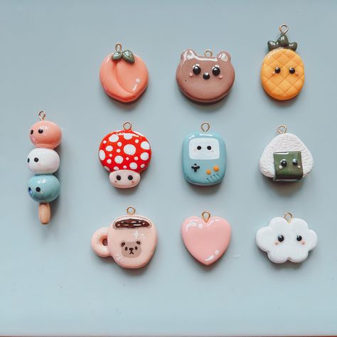 Simple Polymer Clay Charms, Polymer Clay Figures Easy, Easy Clay Charms, Small Clay Figures, Polymer Clay Pins, Animal Clay, Polymer Clay Magnet, Easy Polymer Clay, Clay Pins