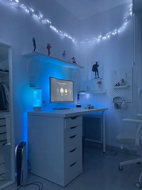 Blue Y2k Bedroom, Room Ideas Futuristic, Cybercore Desk, Hype Beast Room Decor, Hype Beast Room, Boujee Apartment Bedroom, Cybercore Room, Room Decor Hypebeast, Bedroom Decor Natural