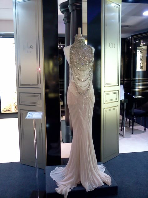 Charlize Theron's dress from the J'adore Dior commercial... want! Apparently it is on display at a Sephora in Barcelona... I may have to steal it. Dior Commercial, Charlize Theron Dress, Crystal Gown, J Adore Dior, Jacques Fath, Dior Dress, Dreamy Dress, Charlize Theron, Couture Gowns