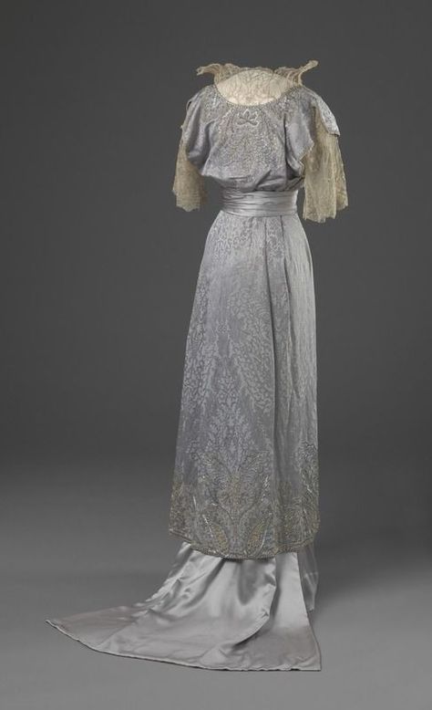 Dress 1900, Fashion 1910, Tea Gown, 1910s Fashion, Fashion Through The Ages, Historic Fashion, 20th Century Fashion, Edwardian Dress, Historic Clothing