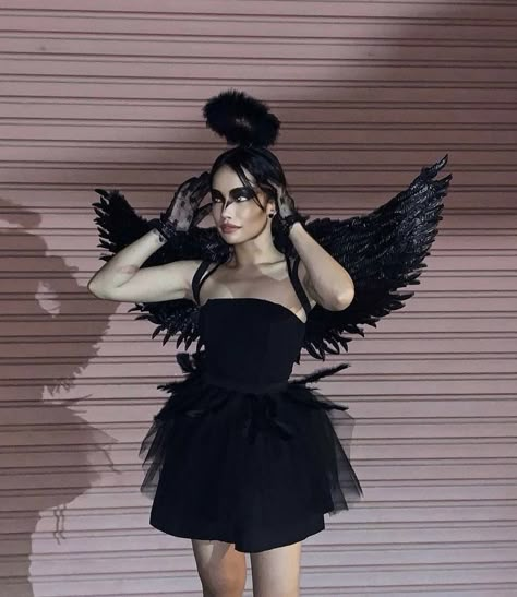 Black Wings Halloween Costume, Black Wing Costume, Halloween Wings Costume, Black Butterfly Costume, Black Angels Costume, Dark Angel Costume Diy, Fallen Angel Costume Diy, Black Angel Costume Ideas, Black Angel Outfit Halloween