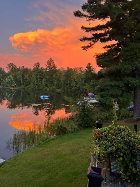 House By Lake, Northern Wisconsin, Wisconsin Homes, Up North Aesthetic, Wisconsin Northwoods, Midwestern Summer, Midwestern Aesthetic, Summer In Wisconsin, Wisconsin Dells Aesthetic