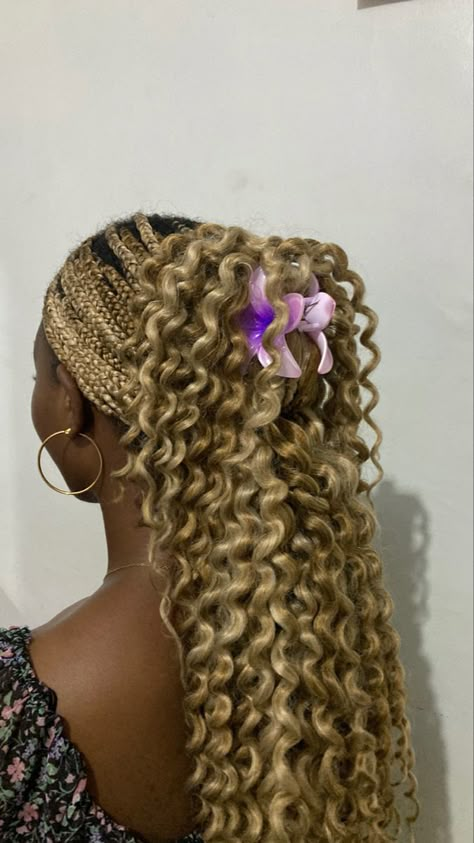 mermaid braids. claw clip hairstyle. blonde. flower bloom claw clip Claw Clip Hairstyles For Braids, Blonde Mermaid Braids, Claw Clip Braids, Braids Claw Clip, Aesthetic Afro, All Types Of Braids, Mermaid Braids, Braids Blonde, Flower Claw Clip