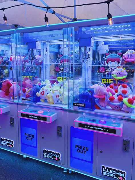 claw machine!! Claw Machine Arcade, Claw Machine Aesthetic, Aesthetic Subliminal, Arcade Reference, Arcade Core, Arcade Claw Machine, Custom Keyboards, Portfolio Cover Design, Backgrounds For Art