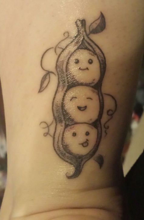 Peas In A Pod Tattoo, 3 Sister Tattoos, Siblings Tattoo For 3, 3 Peas In A Pod, Cute Sister Tattoos, Sister Tats, Family First Tattoo, Cousin Tattoos, Sister Tattoo Ideas