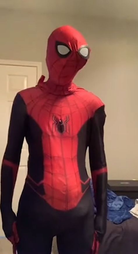 Funny Superhero Costumes, Meme Spiderman, I Am Spiderman, Cosplay Fail, Bape Cartoon, Amazing Spider Man Comic, Spiderman Meme, Funny Dog Pics, Spiderman Funny