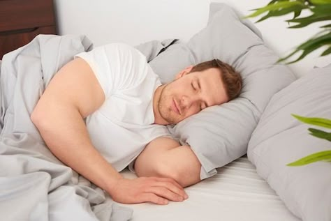 Free photo man sleeping in the comfortab... | Free Photo #Freepik #freephoto #sleeping-pillow #man-sleeping #sleeping-bed #sleep Girlfriend Tattoos, Snoring Remedies, Stages Of Sleep, How To Stop Snoring, Smart Bed, Bed Accessories, Rem Sleep, Well Rested, Choi Siwon