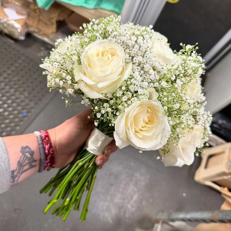 White rose and gypsophila bridal bouquet White Roses And Gypsophila Wedding, Gypsophila And White Rose Wedding, Rose And Gypsophilia, Brides Bouquet White, Bridal Bouquet Gypsophila White Roses, Gypsophila Bridal Bouquet, White Rose Gypsophila Bouquet, Red Rose Bouquet Wedding, Bride Bouquets White