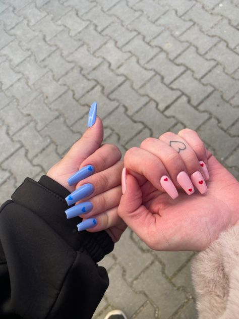 Not Basic Acrylic Nails, Matching Nails With Bff Simple, Matching Nails For 3 People, Matching Friend Nail Ideas, Pink Or Blue Nails, Nail Art Best Friends, Nails For Two Friends, Coordinating Nails For Friends, Gender Reveal Nail Ideas Acrylic