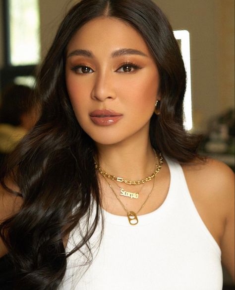 Nadine Lustre Makeup, Graduation Look Makeup, Morena Makeup, Graduation Pictorial, Graduation Hair, Music Video Director, Graduation Look, Video Director, James And Nadine