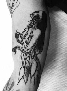 Gotik Tattoo, Feminine Tattoo Sleeves, Goth Tattoo, Kunst Tattoos, Sick Tattoo, Scary Tattoos, Muster Tattoos, Creepy Tattoos, Spooky Tattoos