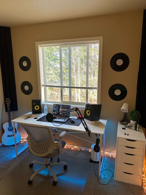 Homemade Studio Music, Musician Desk Setup, At Home Recording Studio Ideas, Dj Desk Setup, Bedroom Recording Studio Setup, At Home Studio Set Up, Small Music Studio Ideas Bedroom, Bedroom Producer Studio, Home Recording Studio Setup Small Spaces