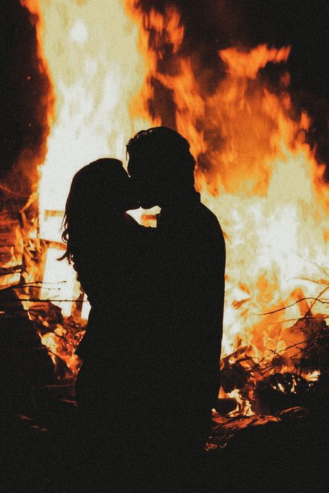 Enimies To Lover Pic, Hidden Romance Aesthetic, Fire Love Aesthetic, Darkromance Mafia Couple, Dark Fantasy Romance Aesthetic, Mafia Relationship Aesthetic, Rockstar Romance Aesthetic, Vale And Lilith Six Scorched Roses, The Words Ashley Jade Aesthetic