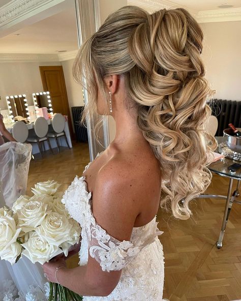 The wedding season is here, and brides from all over the world will be celebrating in style! What type of style are we referring to, and what is somet... Wedding Hairstyles For Sleeveless Dress, Bridal High Ponytail With Veil, Wedding Hairstyles For Extra Long Hair, Long Wedding Hair Styles, Hair To Side Wedding, Hairstyles For A Wedding Bridesmaid, Bride Ponytail Hairstyles Veil, Strapless Dress Wedding Hair, Bridal Hair Ponytail With Veil