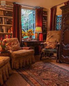 Eye For Design: Create A Cozy Old World Reading Space Relaxing Corner, Casa Country, English Decor, English Cottage Style, Cottage Interiors, Home Libraries, Reading Nooks, Family Room Design, Cozy Reading