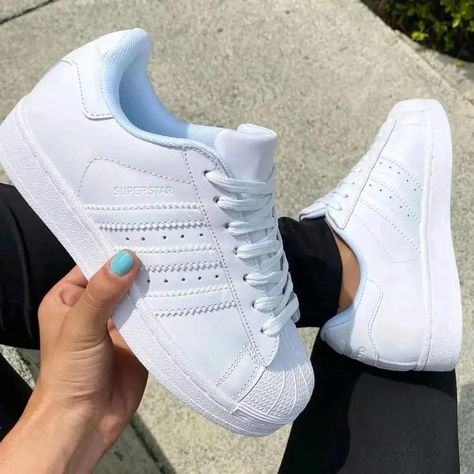 Adidas White Shoes, Dr Shoes, Trendy Shoes Sneakers, Diy Vetement, Adidas Shoes Women, Only Shoes, Swag Shoes, Best Sneakers, Shoe Closet