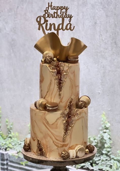 Brown Theme Dessert Table, Melanin Cake Ideas, Brown And White Cake Design, Shades Of Brown Wedding Cake, Brown Birthday Cake Ideas, Chocolate Brown And Gold Wedding, Nude Decoration Party, Brown And Gold Birthday Decorations, 30 Shades Of Melanin Party