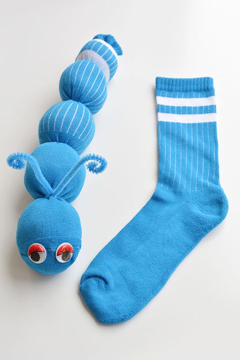 Worm Crafts, Mismatched Socks, Sock Dolls, Sock Toys, Sock Crafts, Sock Animals, Crafts For Kids To Make, Fun Crafts For Kids, Recycled Crafts