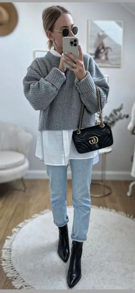 7 Trendy Mom Outfits for Stylish Comfort this Fall Cold Winter Outfits 2023 Trends, Autumn Brunch Outfit, Outfit Winter Ideas, Ui Ux Design Website, Autumn Brunch, Ux Design Website, Brunch Outfits Fall, Mom Jeans Outfit Winter, Mom Outfits Fall