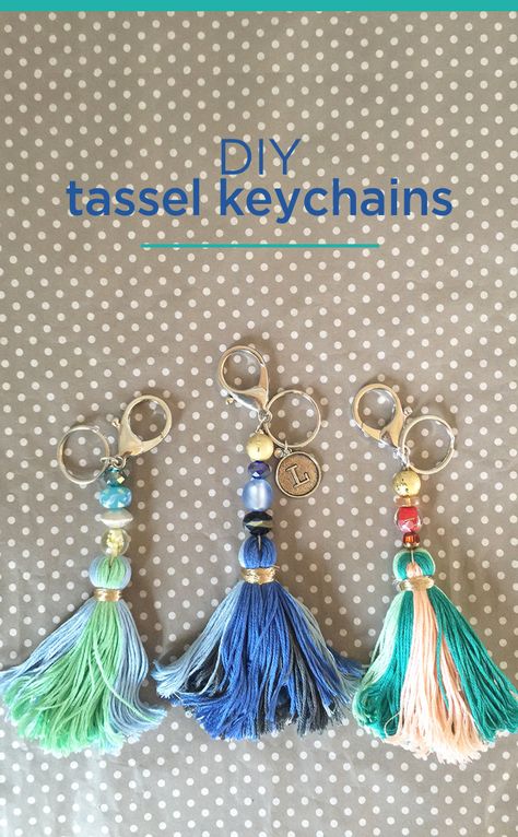 DIY Tassel Keychains - great step by step tutorial showing how to make personalized tassel keychains out of embroidery floss, beads, initial charms, hemp cord, and metallic thread. Great idea for embellishing a purse or tote! Sweet craft idea for Mother's Day, too! Embroidery Floss Crafts, Diy Graduation Gifts, Tassel Crafts, Hobbies For Women, Keychain Ideas, Trendy Items, Diy Tassel, Graduation Diy, Tassel Keychain