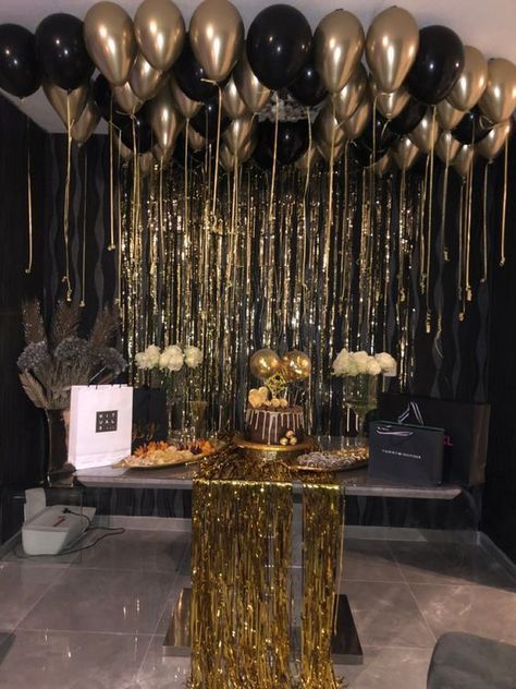 Masquerade Party Decorations At Home, Bottle Service Theme Party, 30th Birthday Gold And Black, Black Gold Balloons Decoration, 40th Birthday Decoration Ideas For Women Black And Gold, 21st Colour Theme, 60th Decoration Ideas, Black And Gold Birthday Party Decor, Man’s Birthday Party Decor