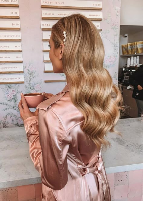 2023 Bride Hair Trends, Hollywood Curls With Headband, Bride Hair Down Middle Part, Wedding Hair With Pearls, Wedding January, Old Hollywood Hair, Hollywood Hair, Formal Hair, Glamorous Hair