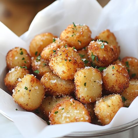 Prepare to have your potato-loving world rocked as we explore jaw-dropping ways chefs are reinventing the humble tater tot, from luxurious caviar toppings to fusion-inspired flavor explosions. Truffle Tater Tots, Tater Tot Appetizers, Tater Tot Recipes, Tator Tots, Tater Tots, Truffle Oil, Side Recipes, Veggie Sides, Bbq Recipes