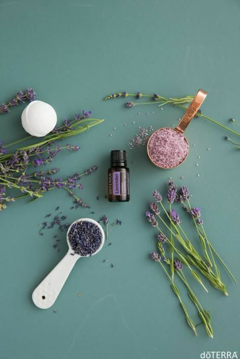 Lavender Essential Oil Uses, Doterra Lavender, Floral Essential Oils, Essential Oils Gifts, Cosmetics Photography, Aromatherapy Gifts, Products Photography, Beauty Products Photography, Diffuser Recipes