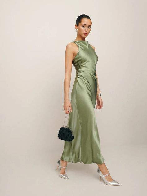 Going to a wedding? Reformation's collection offers wedding guest dresses for that fancy formal event thing you have to go to. Fall Jewel Tones, Summer Fits Aesthetic, Sage Green Bridesmaid, Italian Summer Outfits, European Summer Outfits, Fits Aesthetic, Green Bridesmaid, Spring Fits, Reformation Dress