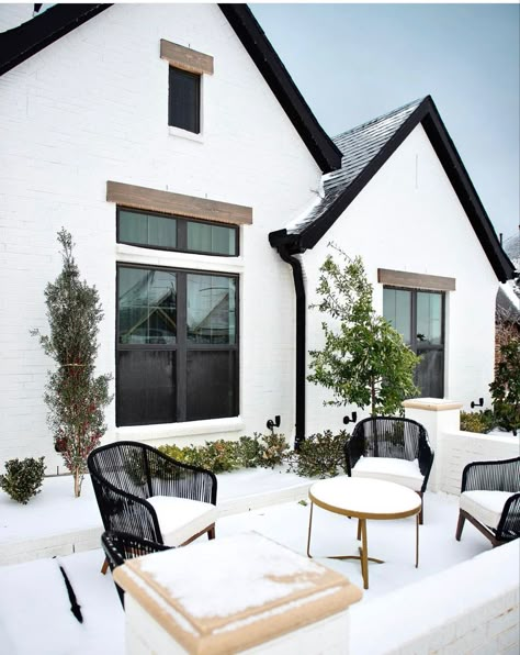 Black And White Home Interior Farmhouse, White And Black Outdoor House, White And Black Modern Farmhouse Exterior, White Black And Wood Exterior, Black Eves Trough White House, Black And White Stucco House, Black White Home Exterior, Black And White Outdoor Rug Patio, Black And White Coastal Home Exterior