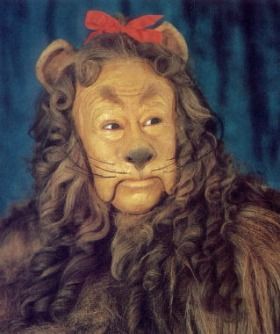 I always thought my dad looked like him! He also could sing like him! I wish I could have my cowardly lion back!:( Wizard Of Oz Makeup, Wizard Of Oz Lion, Lion Face Paint, Lion Makeup, Oz Characters, Wizard Of Oz Costumes, Wizard Of Oz Characters, Wizard Of Oz 1939, Follow The Yellow Brick Road