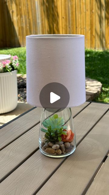 Creative Table Lamp, Diy Outdoor Lamp, Patio Table Decorating Ideas, Diy Table Lamps, Diy Table Lamp Ideas, Diy Solar Lanterns, Action Hacks, Solar Lamps Diy, Diy Lamp Ideas