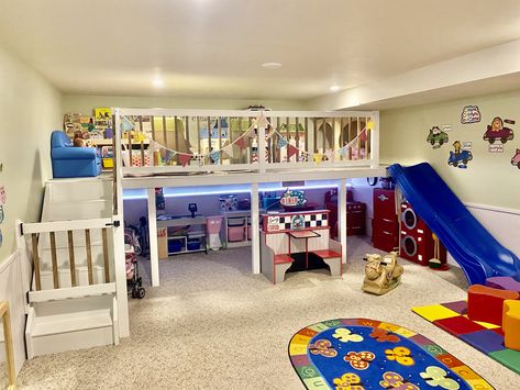 Indoor Playground Diy, Basement Play Area, Kids Playroom Basement, Garage Playroom, Loft Playroom, Indoor Playroom, Kids Play Spaces, Minecraft Basement, Kids Loft