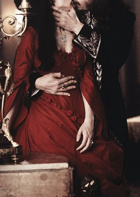 Vampira on Twitter: "Bram Stoker's Dracula.… " A Dowry Of Blood, Dracula 1992, Vampire Core, Victorian Vampire, Vampire Romances, Istoria Artei, Vampire Aesthetic, Vampire Love, Bram Stoker's Dracula