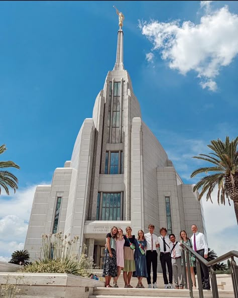 Lds Aesthetic Pictures, Friendship Contract, 2025 Growth, Lds Aesthetic, High School Dream, Manifest Life, Later Day Saints, Temple Lds, Love God Love People