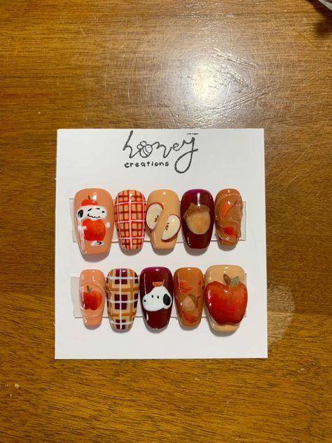 Thanksgiving Design Nails, Fall Themed Nail Designs, Halloween Snoopy Nails, Autumn Leaves Nail Art, Late November Nails, Thanksgiving Food Nails, Snoopy Nails Fall, Peanuts Christmas Nails, Fall Apple Nails