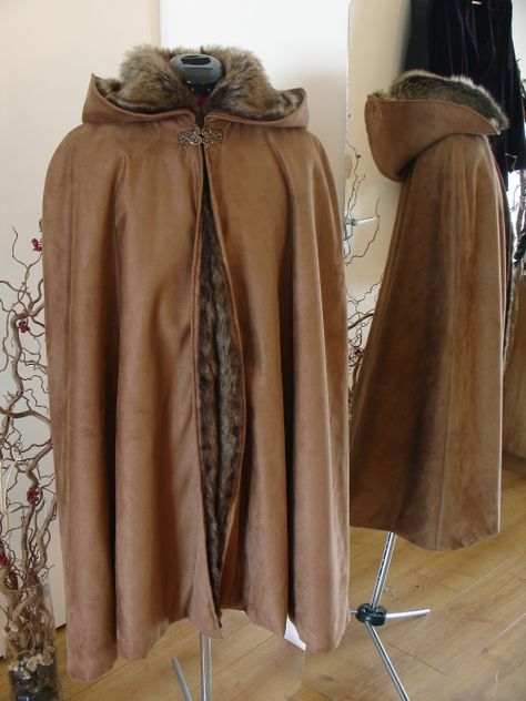 Sigyn's deer hide cloak--the one luxury item she was permitted to bring with her during her exile from Asgard. Animal Hide Clothing, Deer Hide Projects, Deer Hide Clothing, Fantasy Fur Cloak, Winter Cloak Fur, King Cape, Item References, Fur Coat Medieval, Fur Clothing Medieval