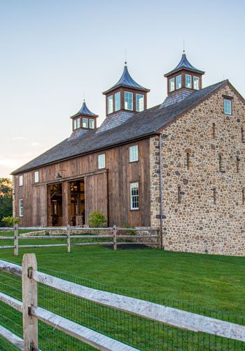 Design / Build Services Farms Design, Metal Barndominium, Barn Houses, Barn Living, Country Barns, Barn Renovation, Barn Garage, Party Barn, Barns Sheds