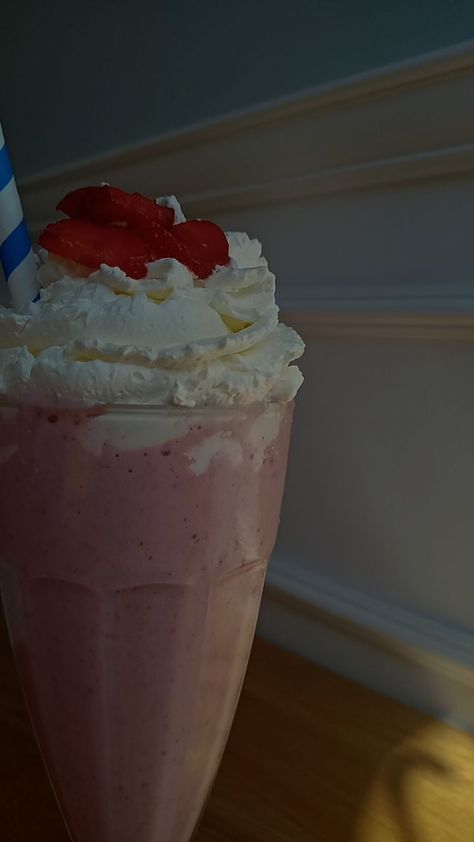 Milk Shake Aesthetic, Strawberry Milkshake Aesthetic, Strawberry Milk Aesthetic, Strawberry Shakes, Shake Strawberry, Phone Widget, Strawberry Shake, Milk Shakes, Milk Shake