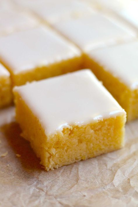 Lemon Blondies | 12 Tomatoes Lemon Blondies, Bomb Cake, Desserts Bars, Fruit Cream, Lemon Bars Recipe, Dessert Bar Recipe, 12 Tomatoes, Bar Recipe, Lemon Bars