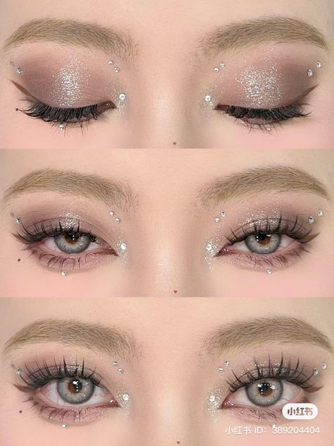 Festival Eye Gems, Makeup For Beige Outfit, Jeweled Makeup Looks, Make Up With Strass Glitter, Rhinestone Face Makeup, Makeup Strass Eye, Strass Makeup Eyes, Pearl Makeup Looks, Pearl Eye Makeup