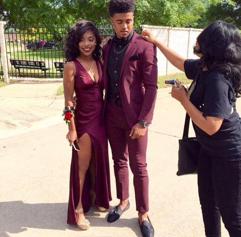 @colourmekidd Prom Couples Burgundy, Maroon Prom Suit, Maroon Prom Couple, Couple Dress Up Ideas, Burgundy Prom Couple, Homecoming Couples Outfits, Couple Prom Outfits, Prom Suit And Dress, Outfits For Prom