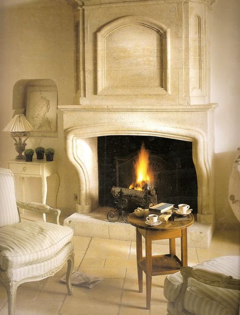 Décor de Provence: The art of Provence French Country Fireplace, Country Fireplace, Fireplace Furniture, French Fireplace, French Interiors, Grey Home Decor, Romantic Home Decor, Antique Fireplace, Home Fireplace