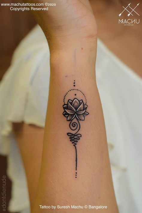 Lotusblume Tattoo, Wrist Tattoos Girls, Wrist Bracelet Tattoo, Side Wrist Tattoos, Cool Wrist Tattoos, Unalome Tattoo, Alien Tattoo, Small Girl Tattoos, Forearm Tattoo Women