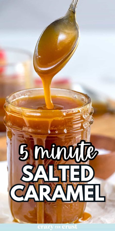 The perfect 5-minute Salted Caramel Recipe - this caramel sauce uses brown sugar and no cream and is the perfect sauce for ice cream, brownies, cakes or pie! Mousse Dolce, Caramel Sauce Recipe, Caramel Recipes Sauce, Homemade Caramel Sauce, Salted Caramel Sauce, Caramel Recipes, Dessert Sauces, Homemade Caramel, Sweet Sauce